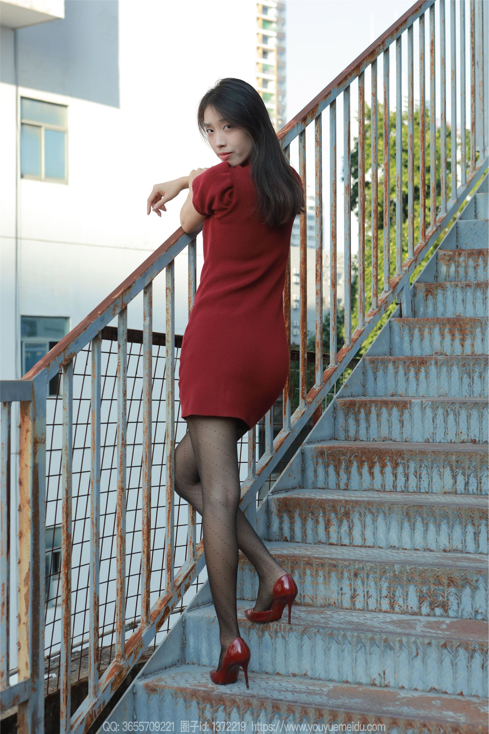 IESS异思趣向  2024.12.16 丝享家 1925 小九《黑色螺旋波点》